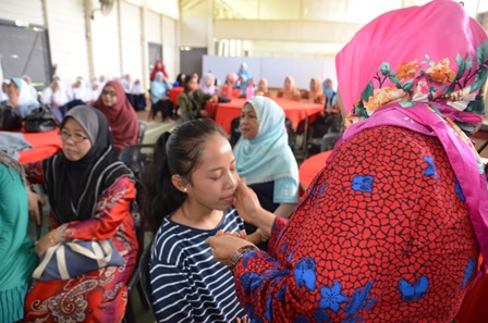 Promosi Budaya Tata Rias Indonesia oleh KRI Tawau